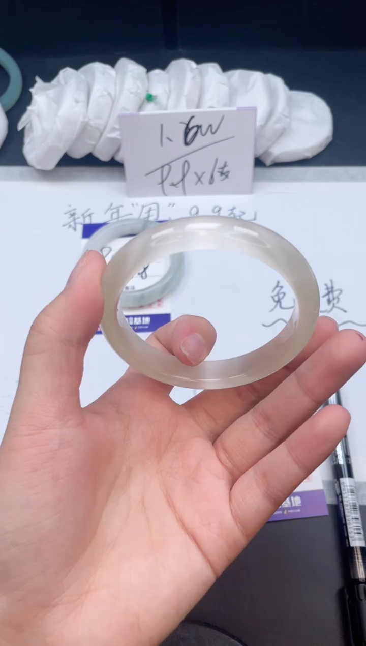 【闪购商品】石英质玉手镯未镶嵌78/59