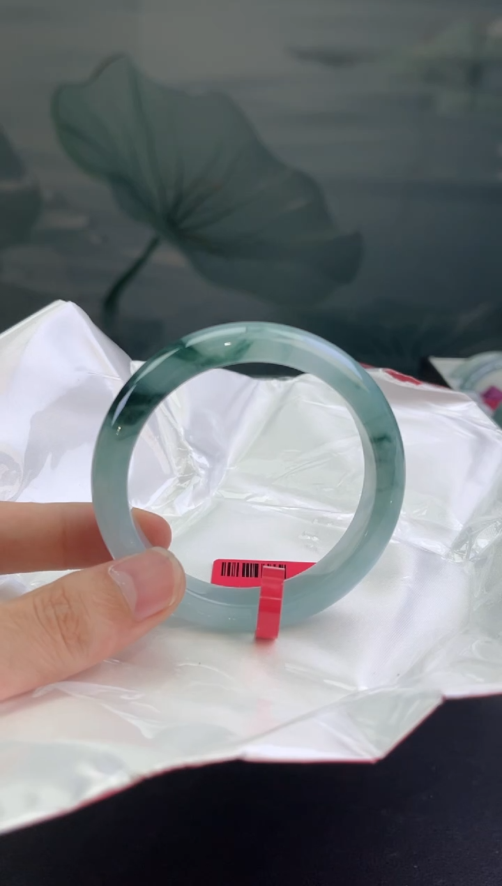 翡翠手镯未镶嵌翡翠手镯