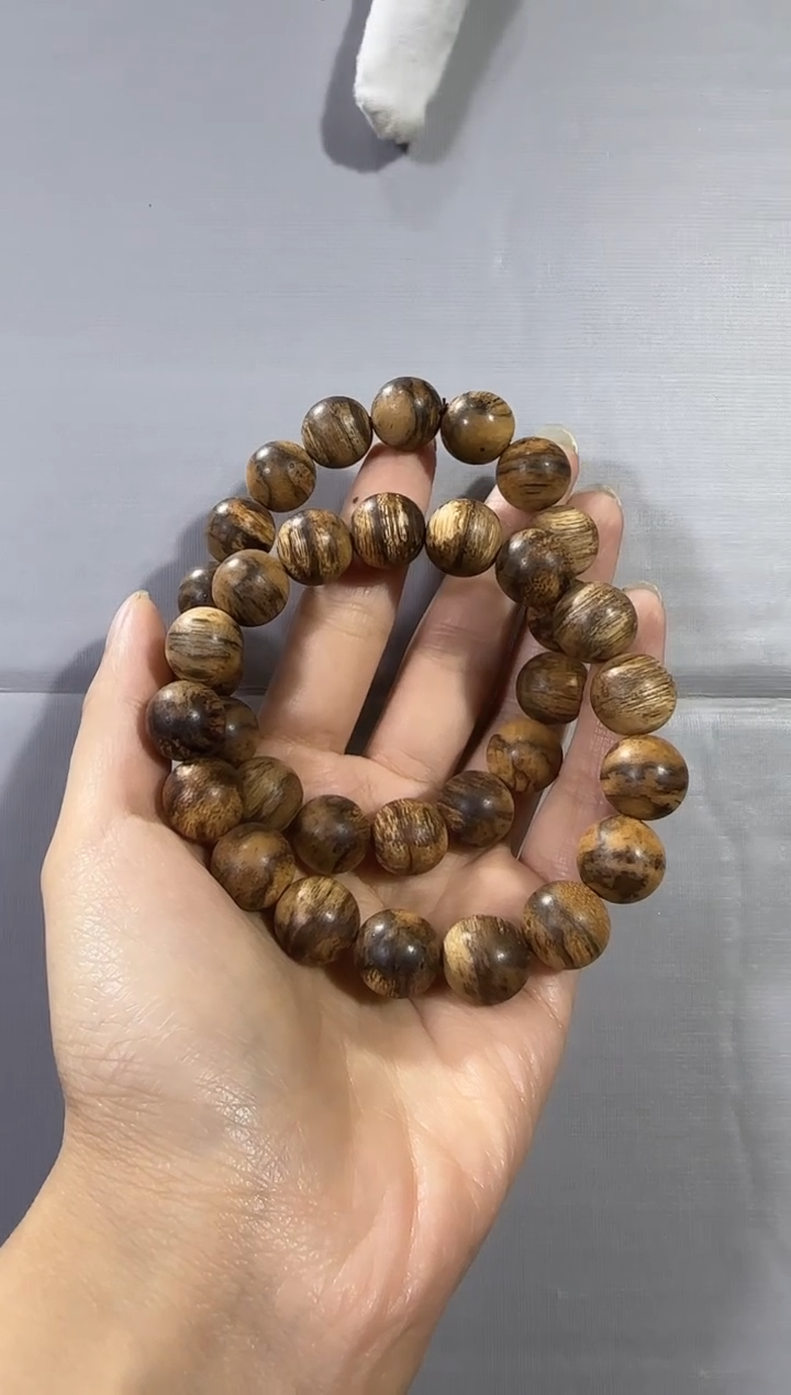 【闪购商品】沉香手串日本伽罗1.2单圈多样性发货发其一