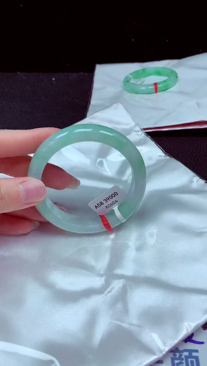 【闪购商品】翡翠手镯未镶嵌镯子058+