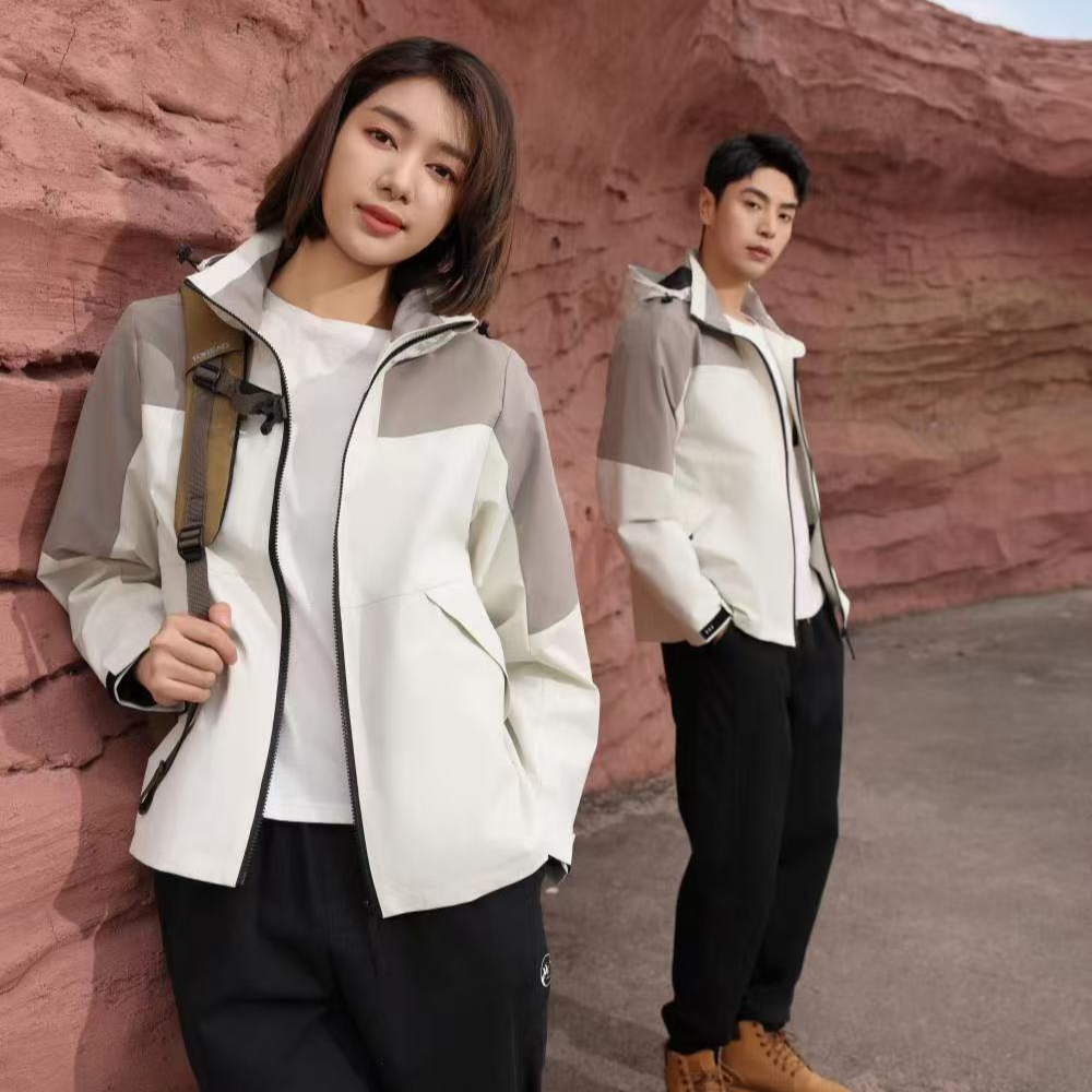 春秋季户外透气薄款冲锋衣登山男女休闲防风防水外套运动时尚情侣