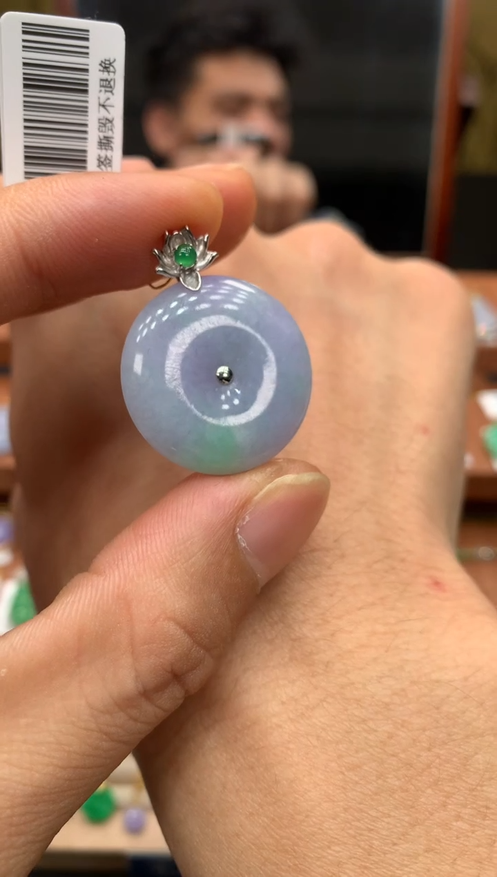 颈饰18K金镶嵌翡翠平安扣