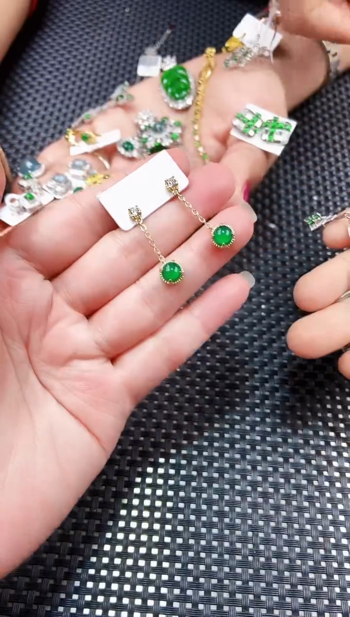 【闪购商品】翡翠耳饰未镶嵌11111111