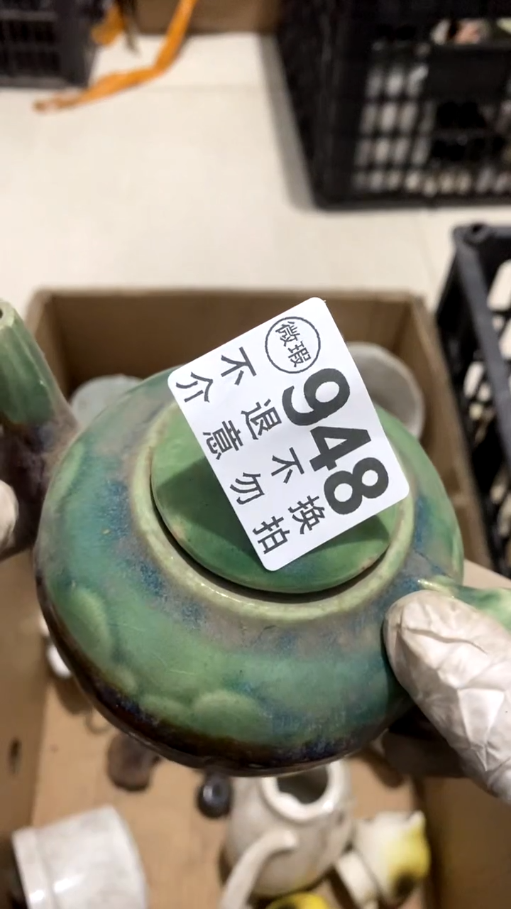 摆件坚**底很大方的说第三方