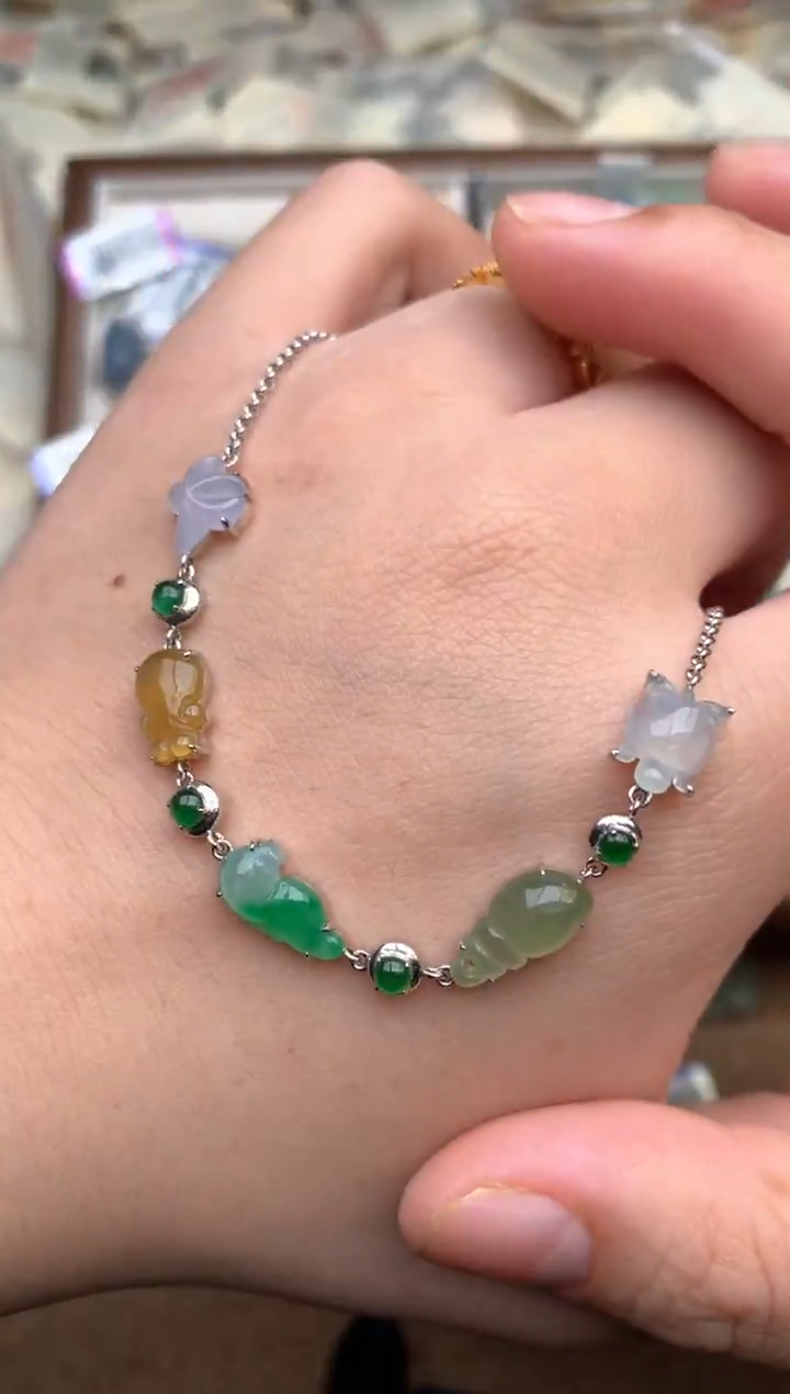 18K金镶嵌挂件翡翠一