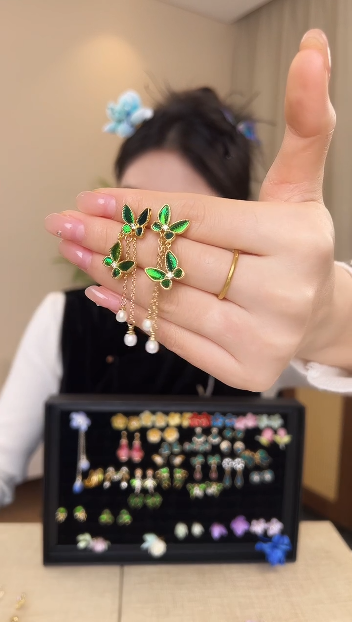 刺绣草**?虫虫蝴蝶耳钉