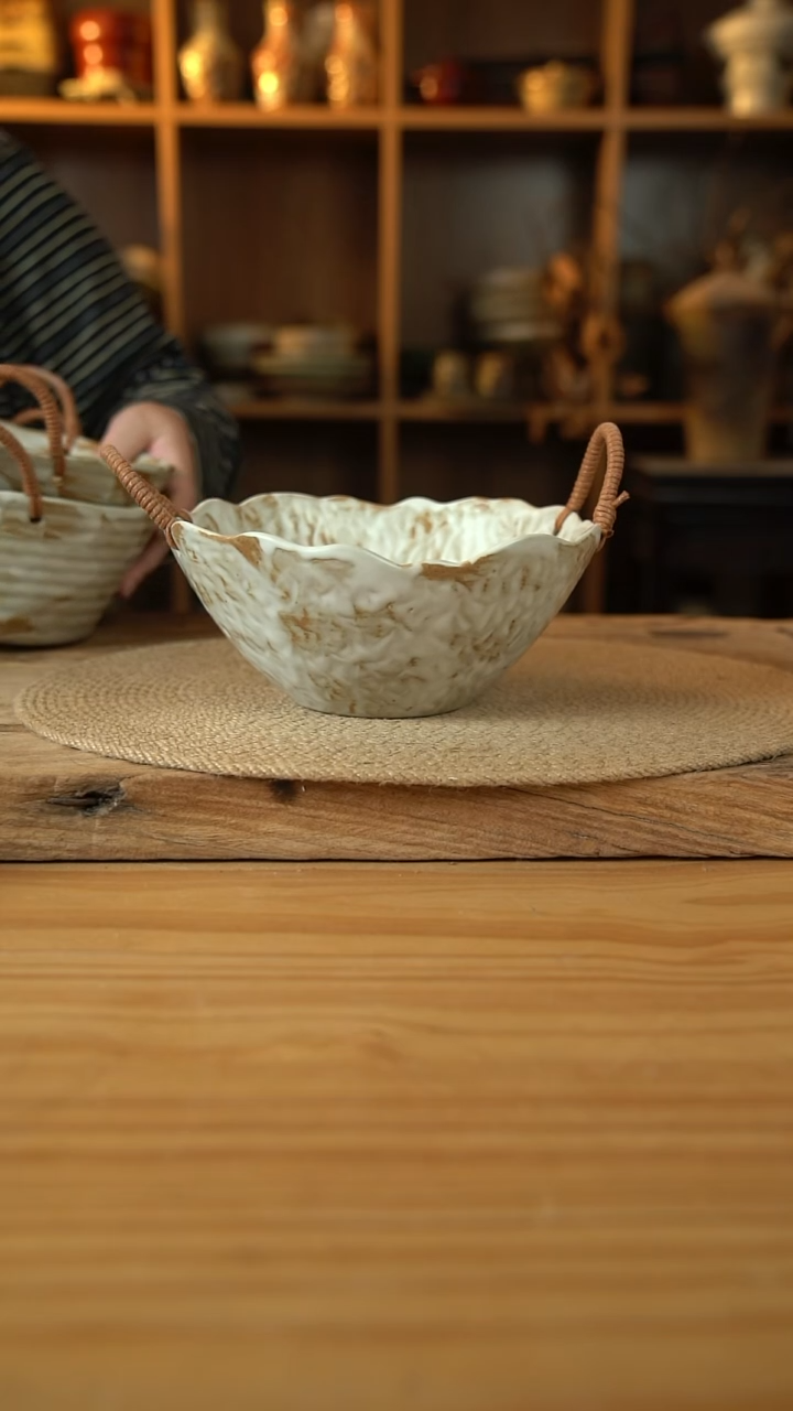 粉影系列的8英寸麻绳花边垂纹汤碗1个