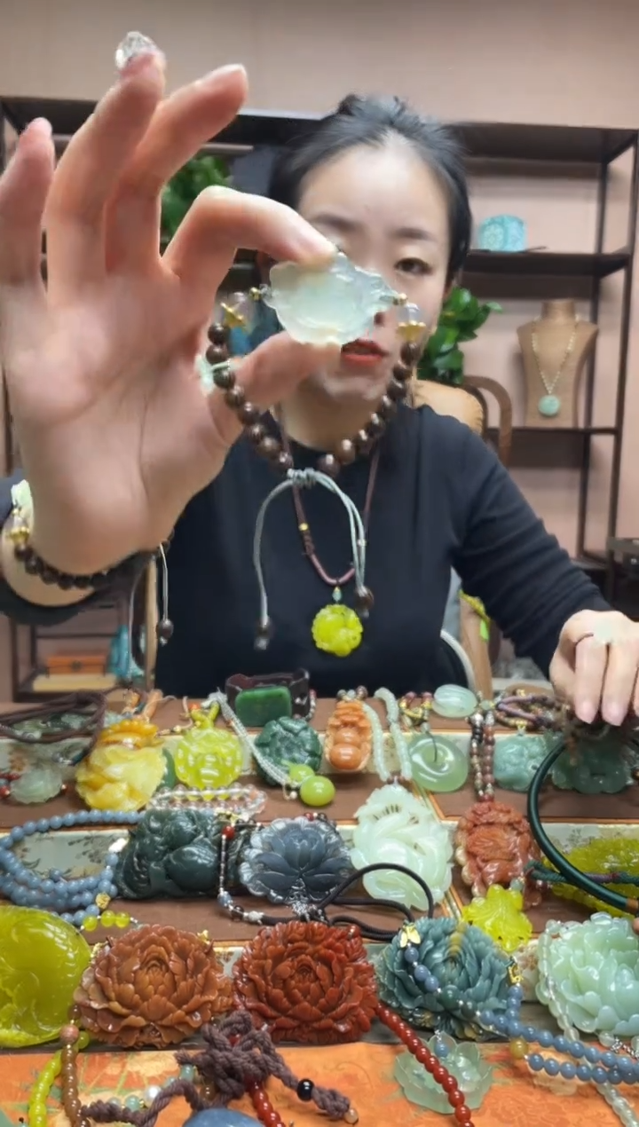 未镶嵌岫玉吊坠多样性发货发其中之一