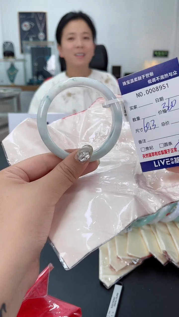 【闪购商品】翡翠手镯未镶嵌天然翡翠A货