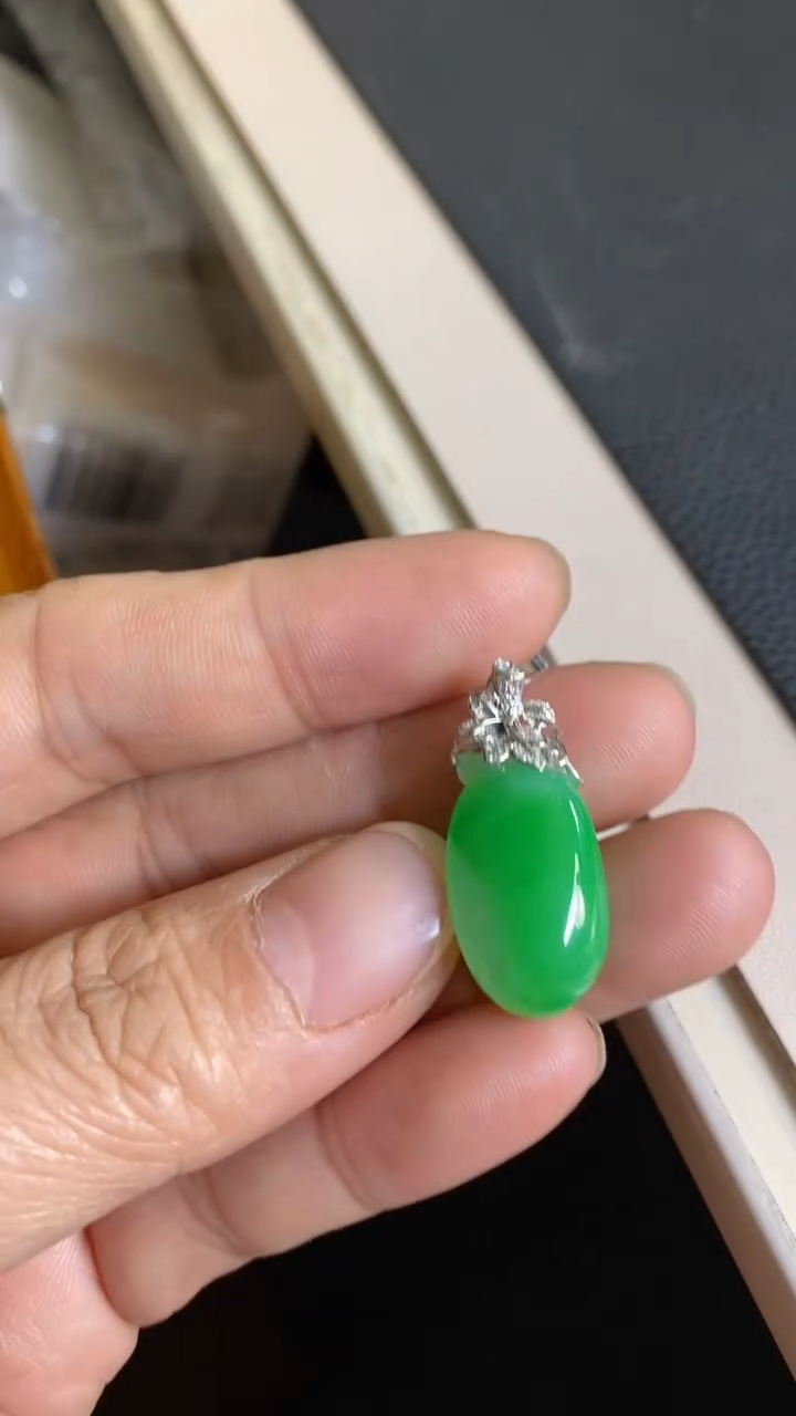 颈饰18K金镶嵌翡翠39905