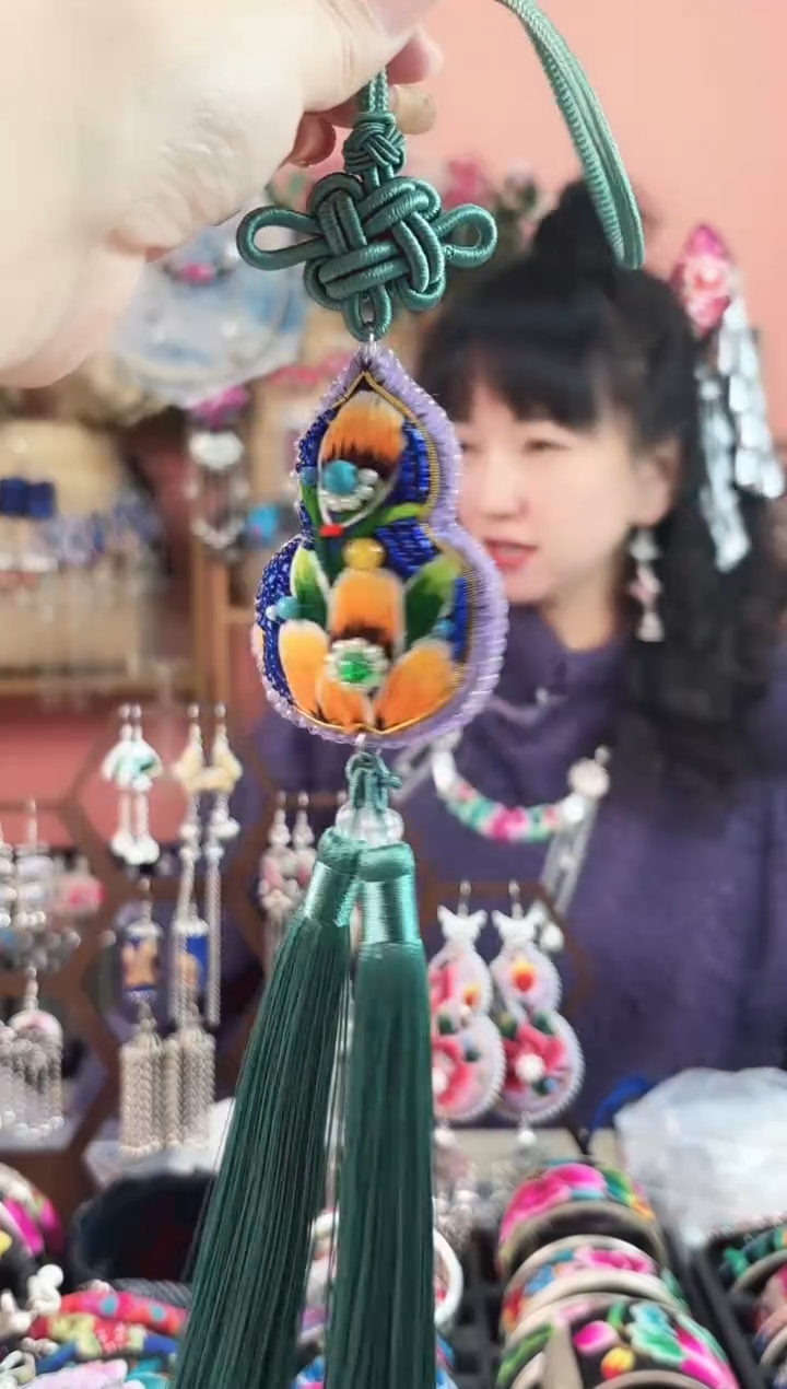 艺枝独绣手工饰品420