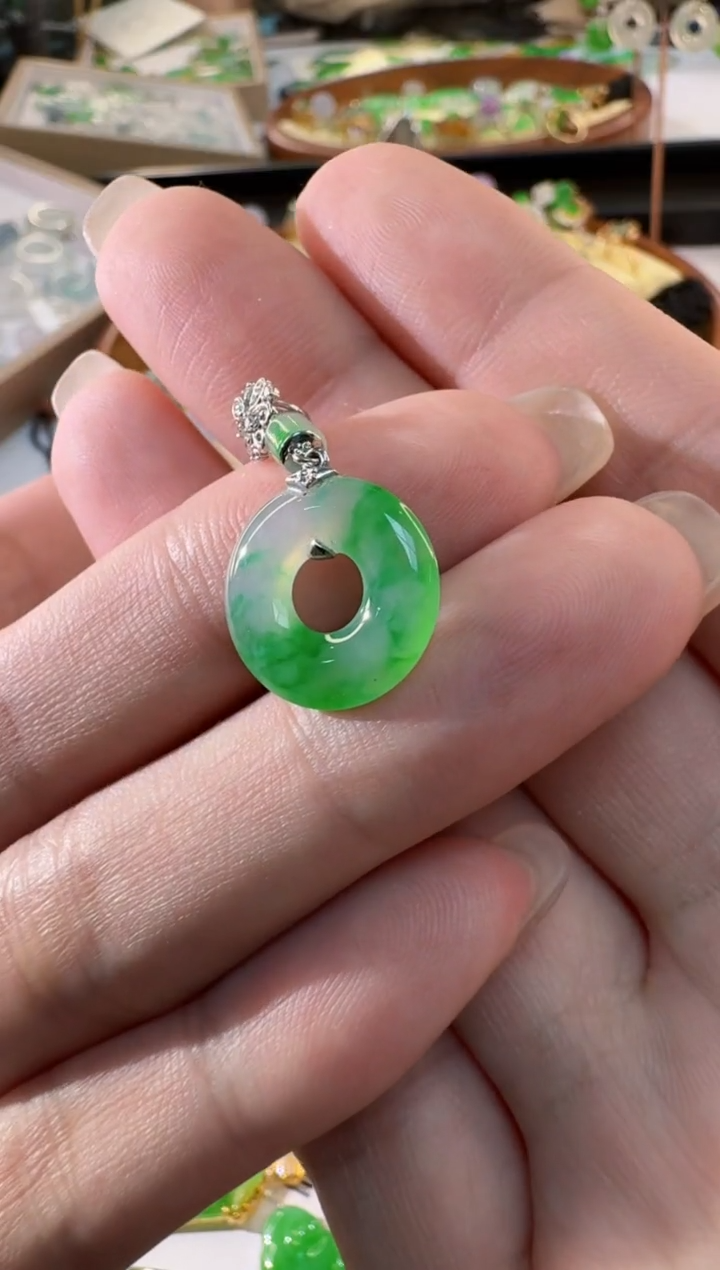 【闪购商品】翡翠18K金镶嵌颈饰缅甸翡翠A货吊坠