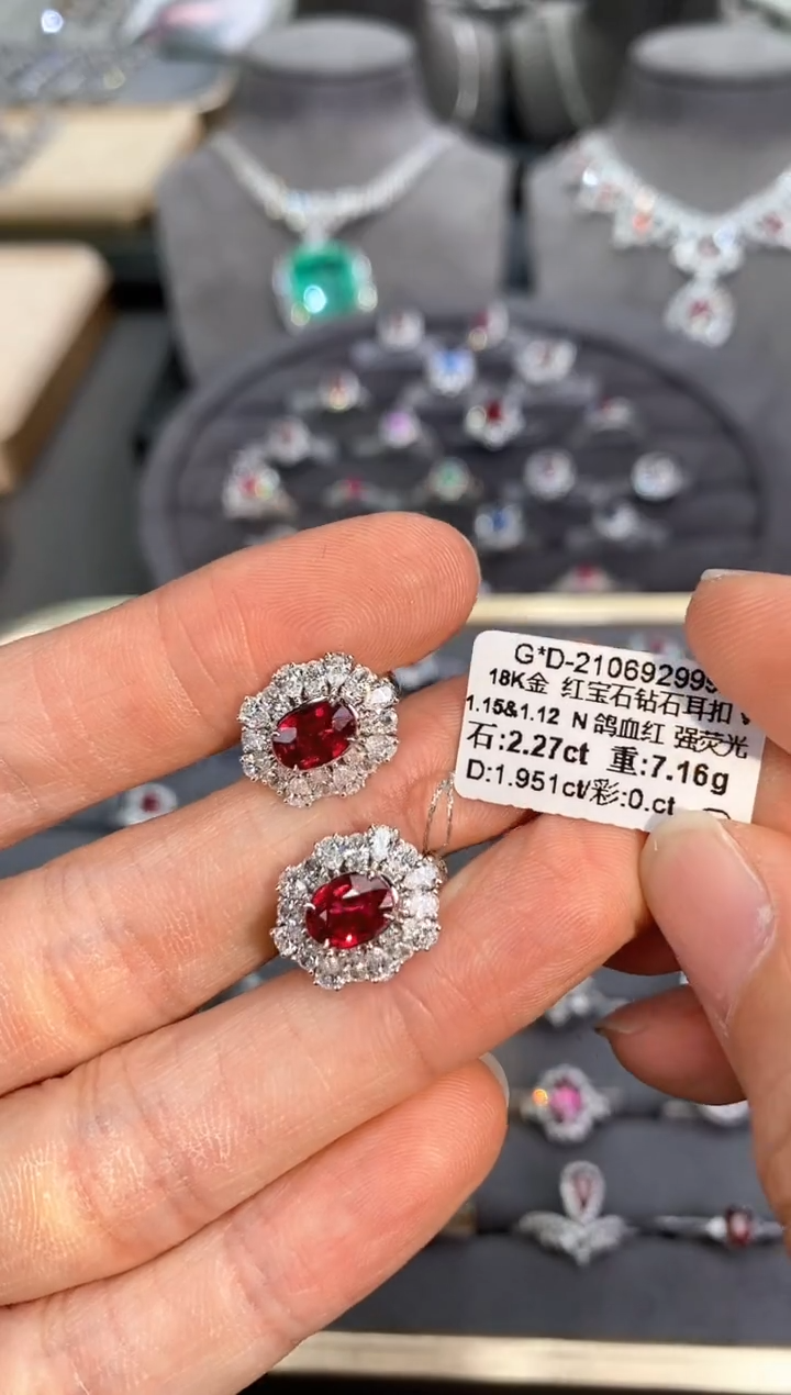 耳饰18K金镶嵌红宝石【闪购】2.27ct/无烧鸽血红