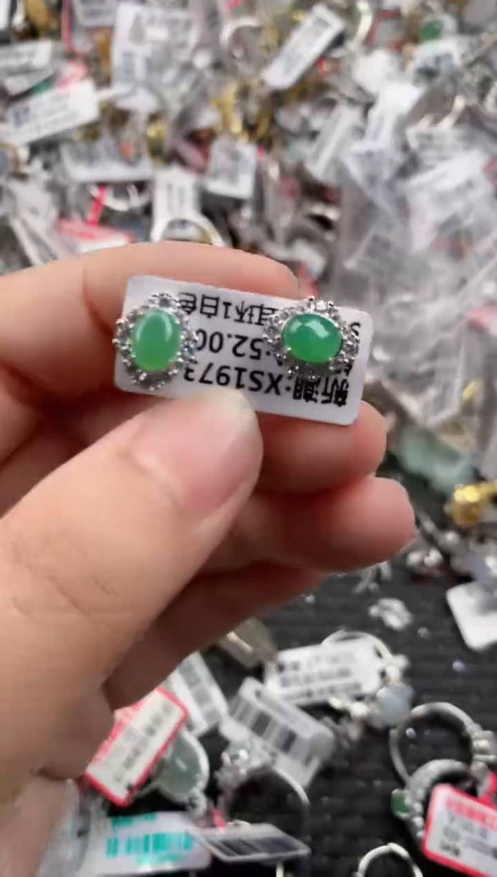 银S925镶嵌戒指翡翠888    10