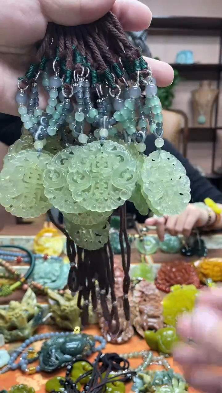 未镶嵌岫玉吊坠多样性发货发其中之一
