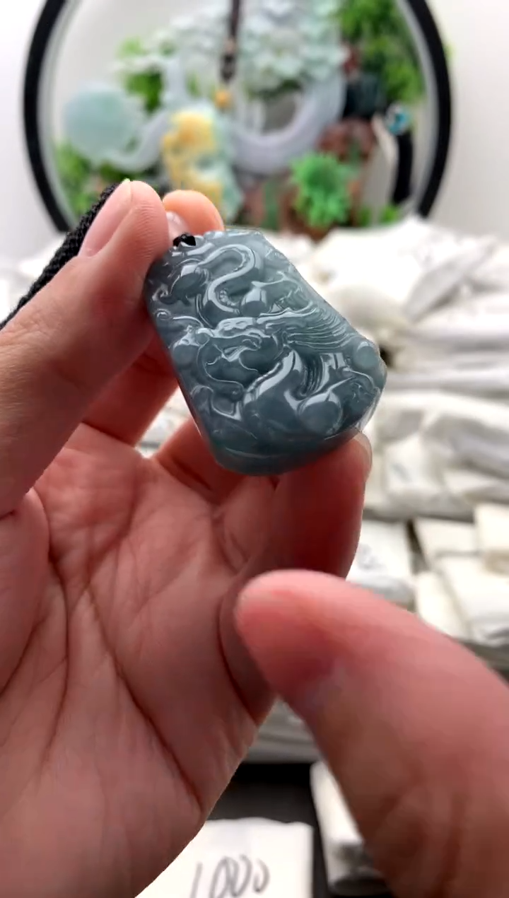 翡翠未镶嵌颈饰小龙牌【品质一般能接受再拍】