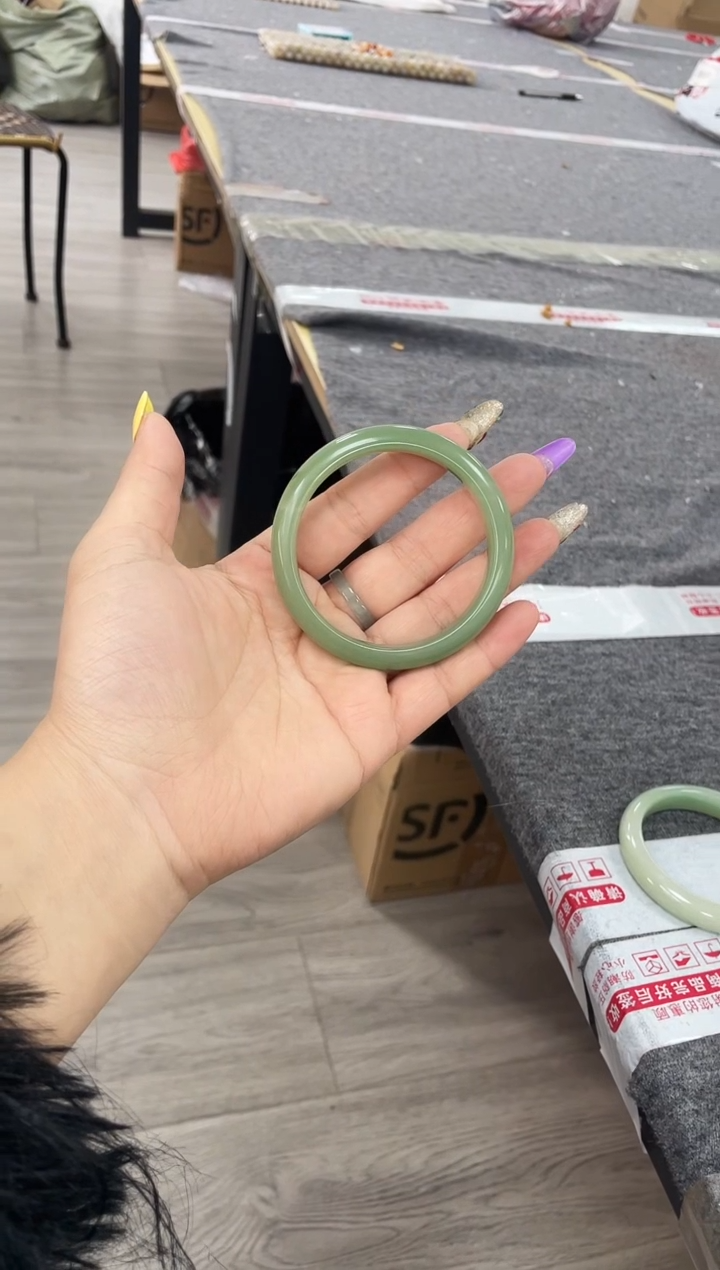 未镶嵌绿镯子密玉密玉（石英质玉）格* 格严22