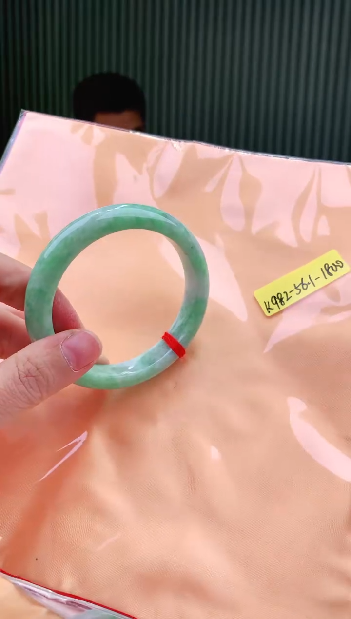 未镶嵌手镯翡翠56