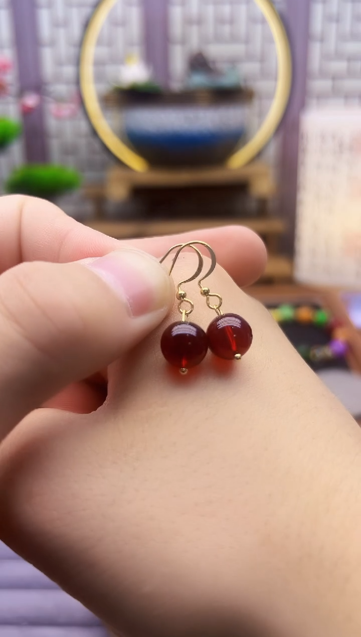 14K金镶嵌血珀耳饰E29