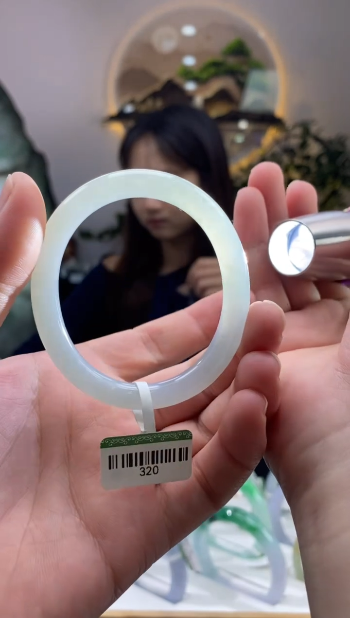 【闪购商品】翡翠手镯未镶嵌圆条贵妃白月光手镯 编号320