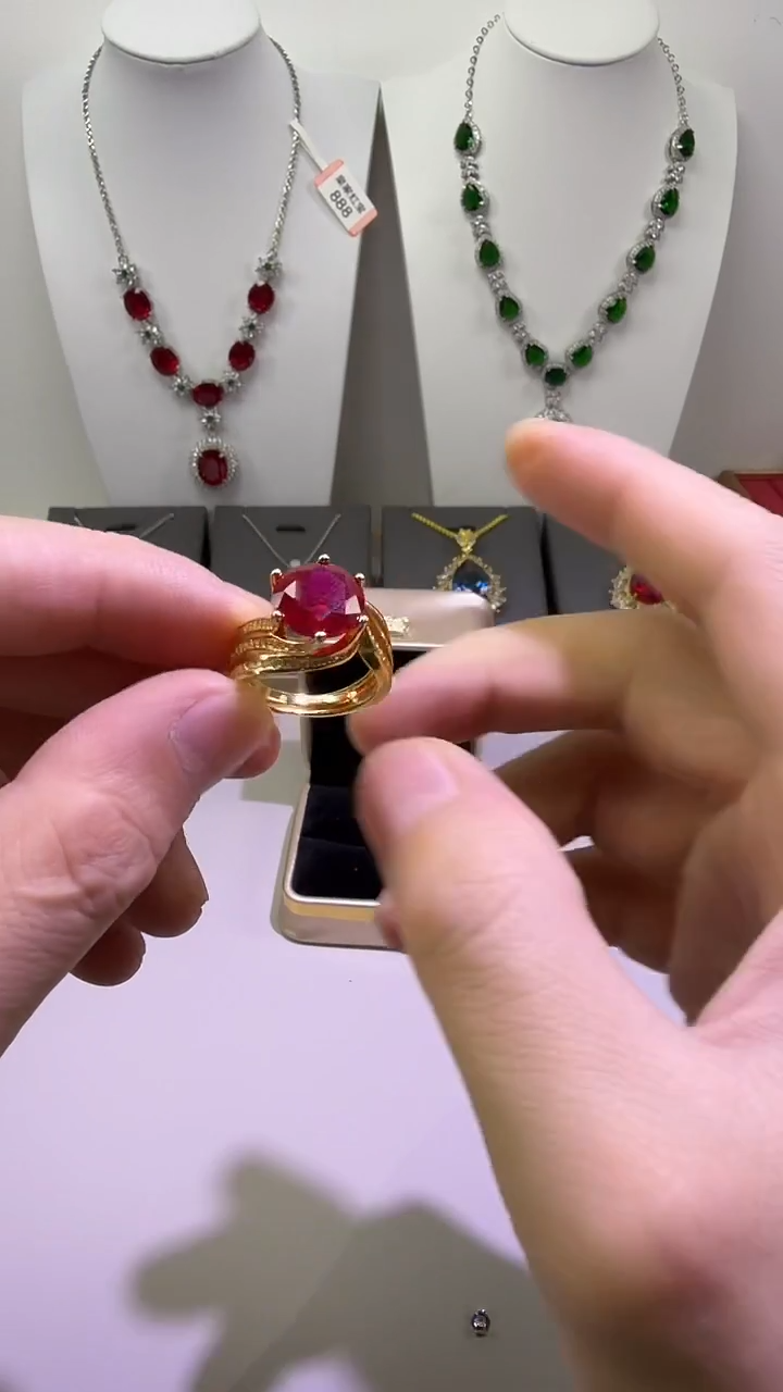 18K金镶嵌戒指红宝石77