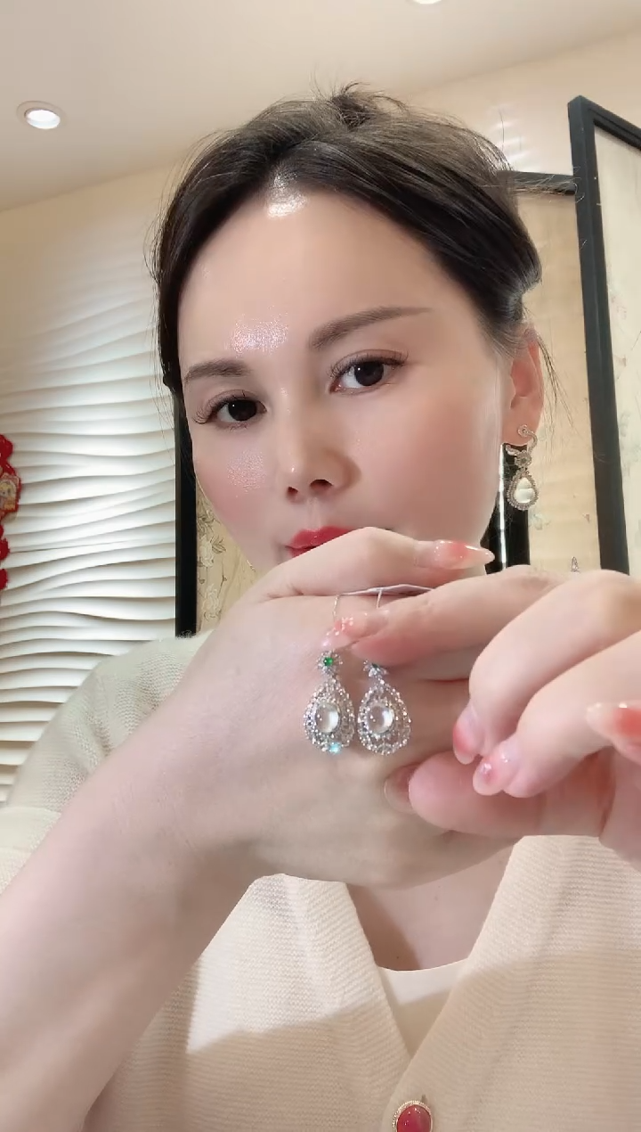 【闪购商品】翡翠吊坠(不含链)18K金镶嵌D41 多样性发货一件