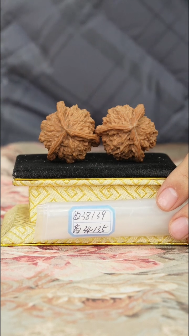 【闪购商品】文玩核桃把件盘山三棱