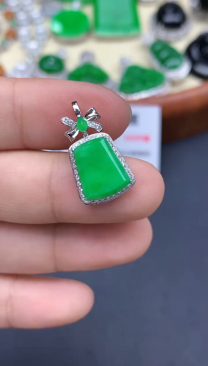 颈饰18K金镶嵌翡翠442-中国好珍宝