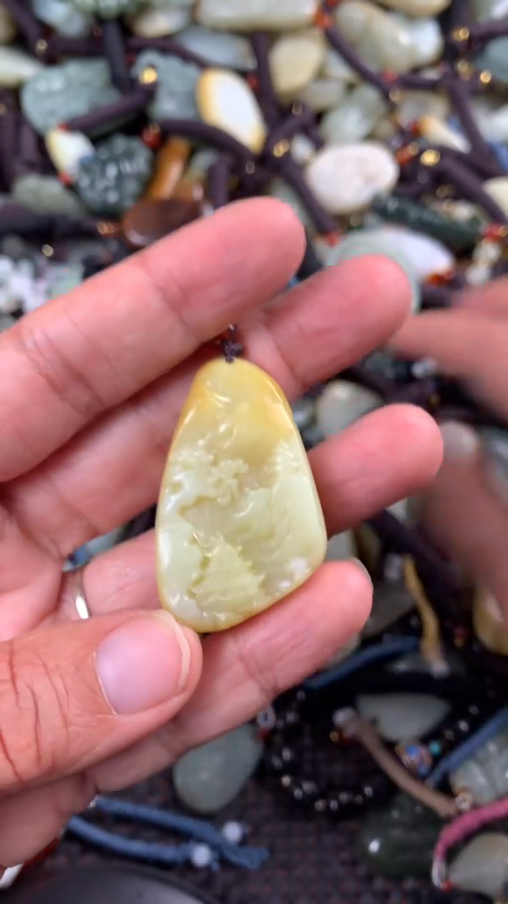 【闪购商品】和田玉颈饰未镶嵌多样性发货没有证书拍一发一有瑕