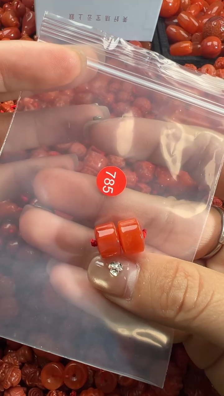 南红玛瑙未镶嵌颈饰1