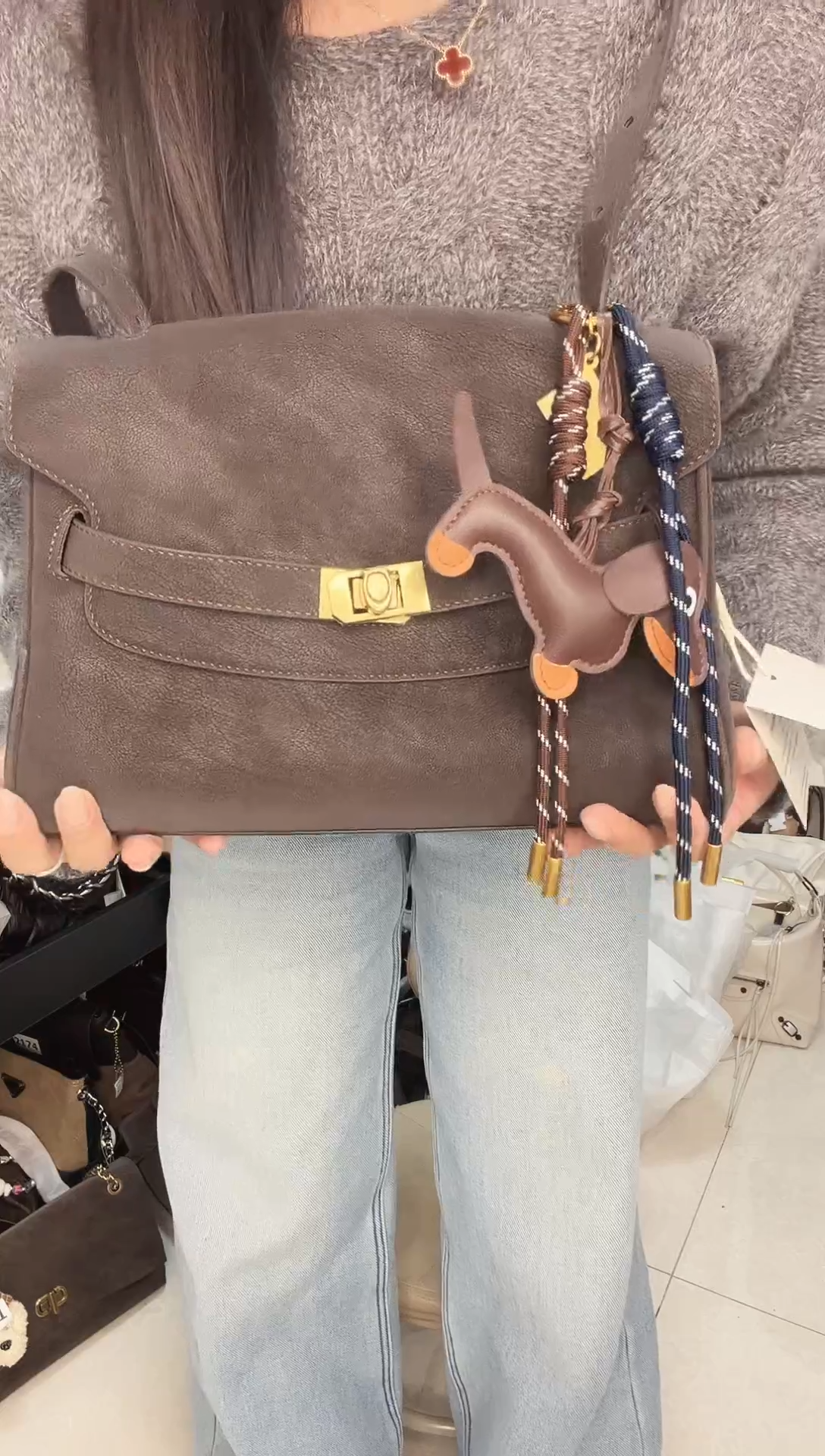 真皮coco乌木色带挂件