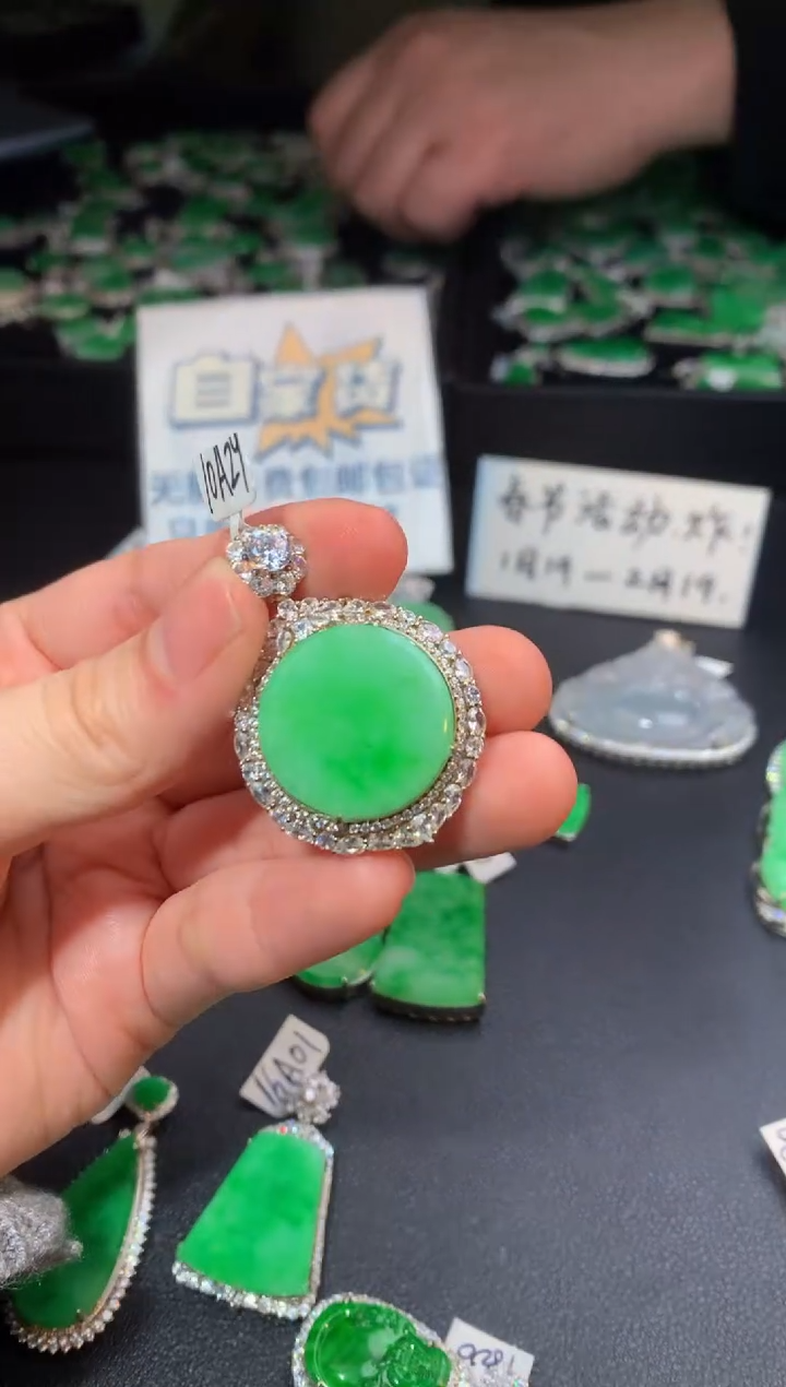 【闪购商品】翡翠颈饰银S925镶嵌翡翠