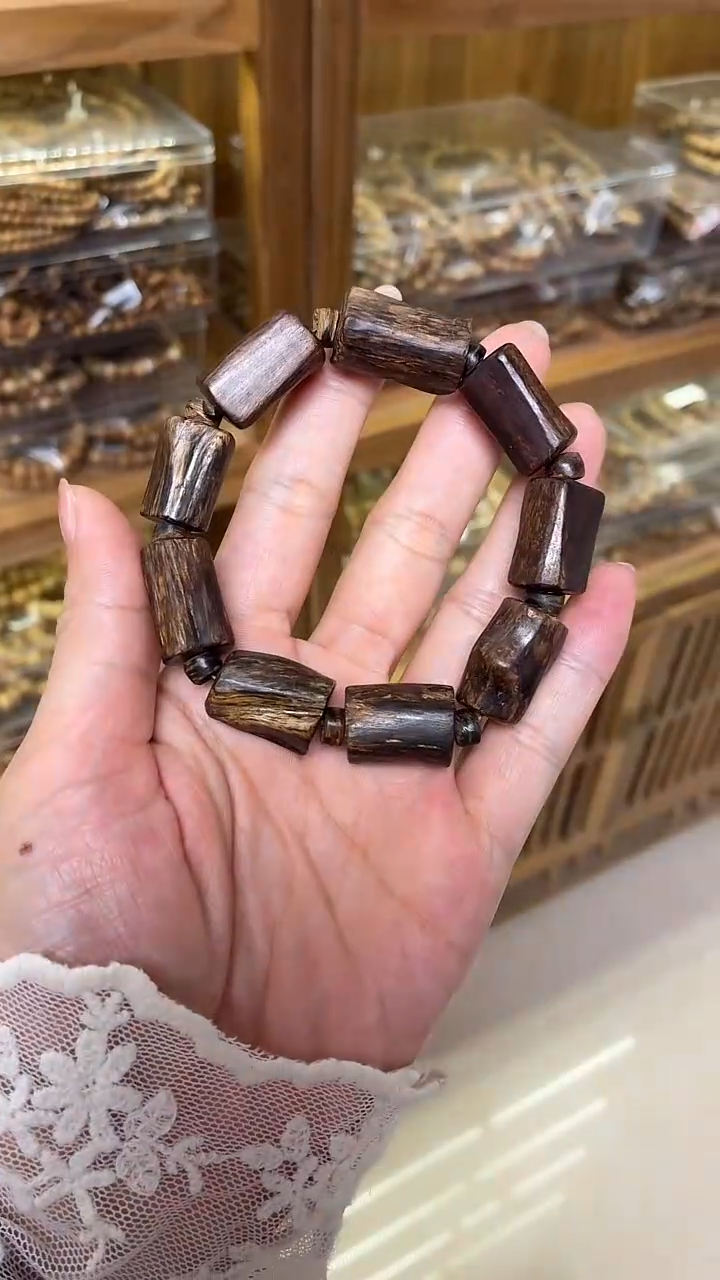 沉香手串大*生达拉干红土沉随型单圈沉水多样性发其一