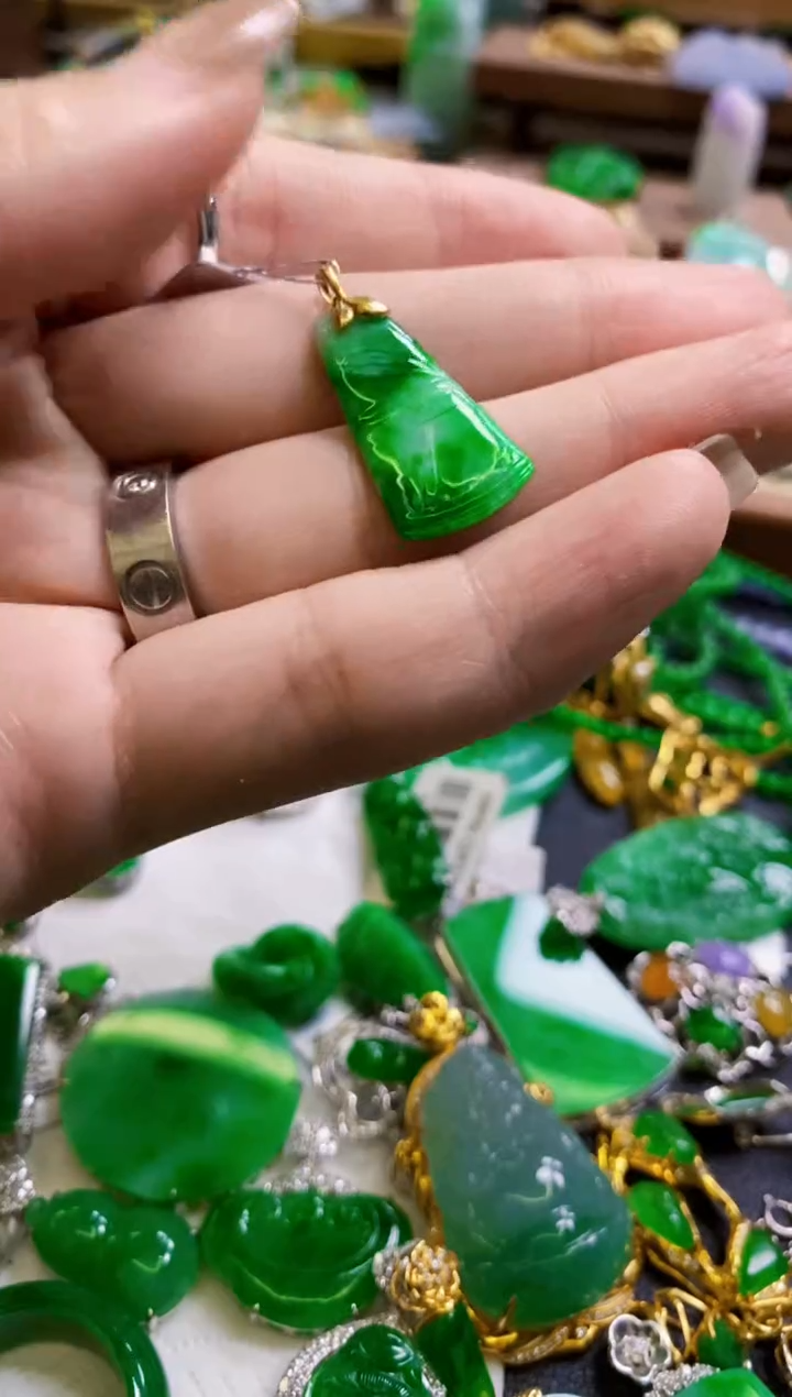 【闪购商品】定制翡翠18K金镶嵌吊坠