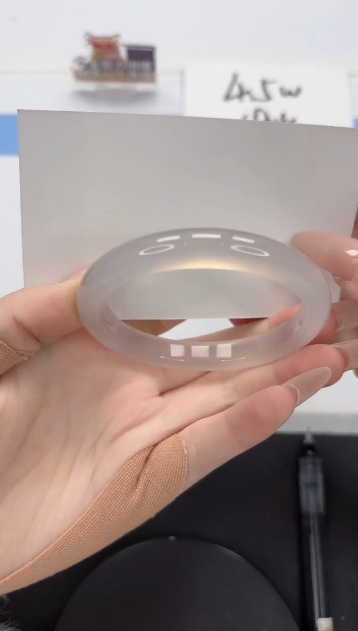 【闪购商品】石英质玉手镯未镶嵌A72-55.5