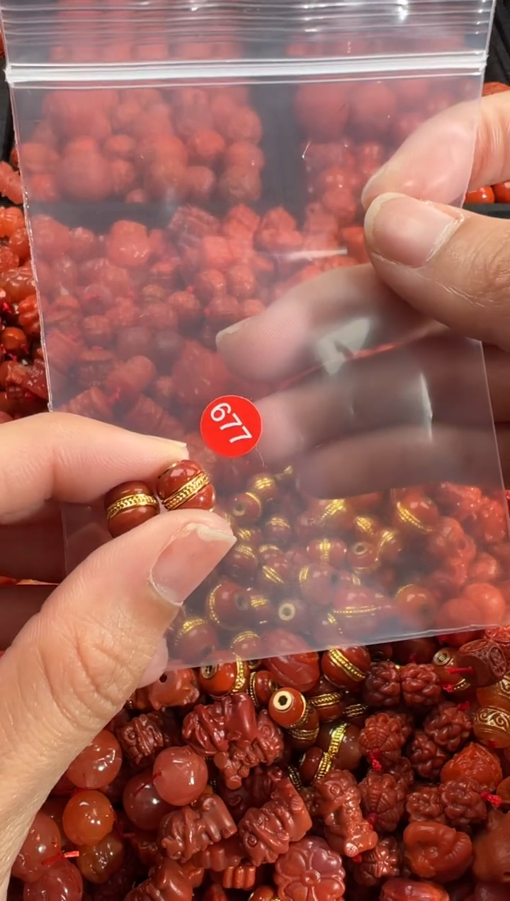 南红玛瑙未镶嵌颈饰1