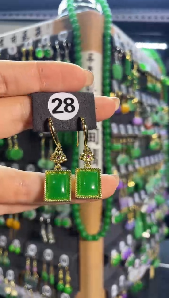 【闪购商品】翡翠耳饰银S925镶嵌28...