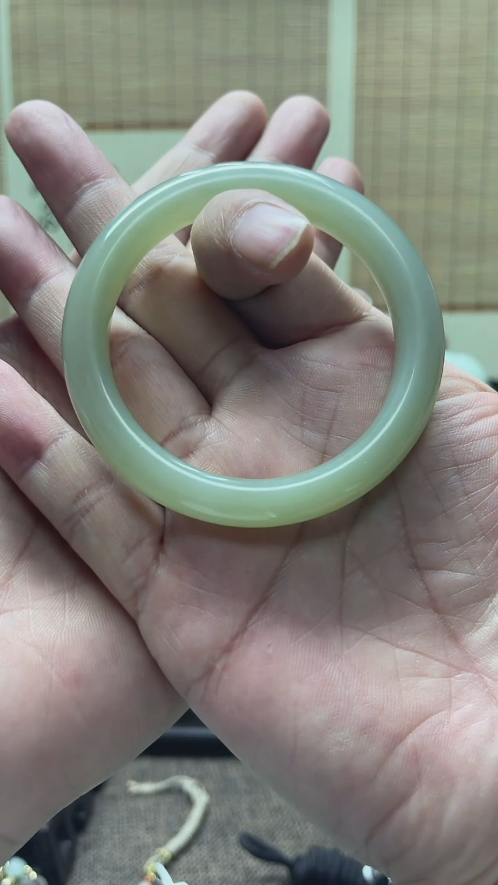 【闪购商品】和田玉手镯未镶嵌晴水玉镯