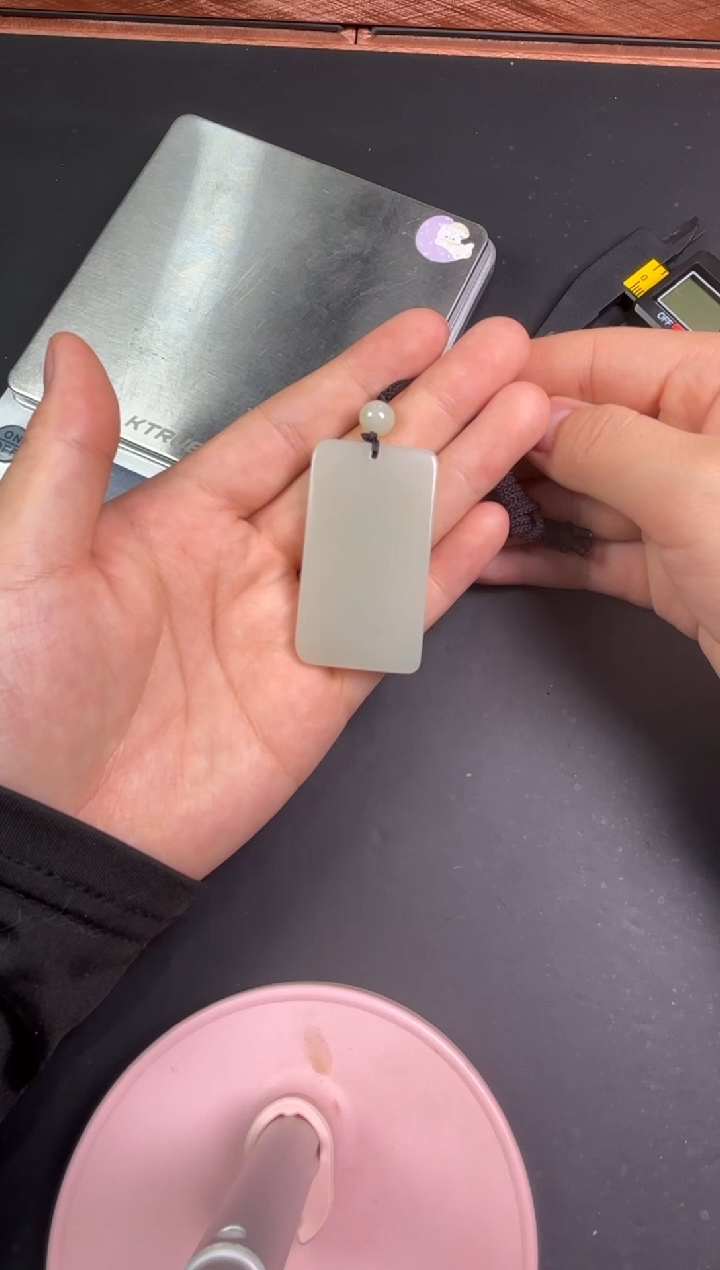 【闪购商品】和田玉吊坠(赠链)未镶嵌且末微色差近矿吊坠