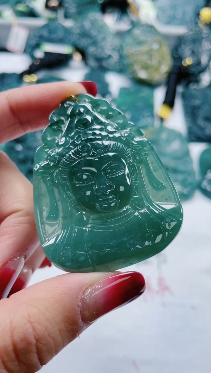 【闪购商品】翡翠颈饰未镶嵌            