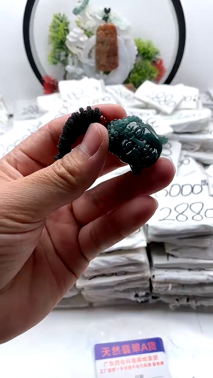 翡翠未镶嵌颈饰佛头【品质一般介意慎拍】