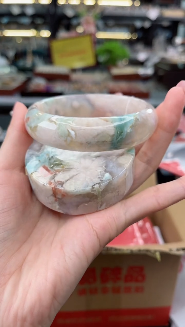 【闪购商品】石英质玉手镯未镶嵌63圈口（赠品镯心）68