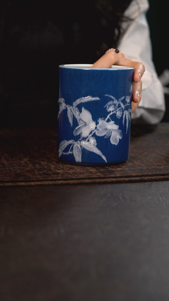 【闪购商品】杯初蓝舍洒蓝扶桑花大笔筒