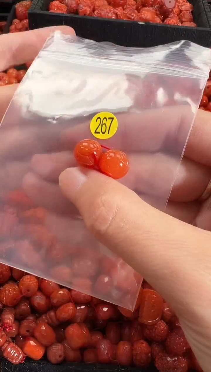 颈饰未镶嵌南红玛瑙1