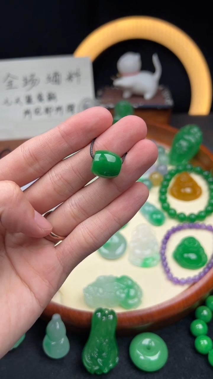 颈饰未镶嵌翡翠新**薇路路通吊坠(多样性发货)