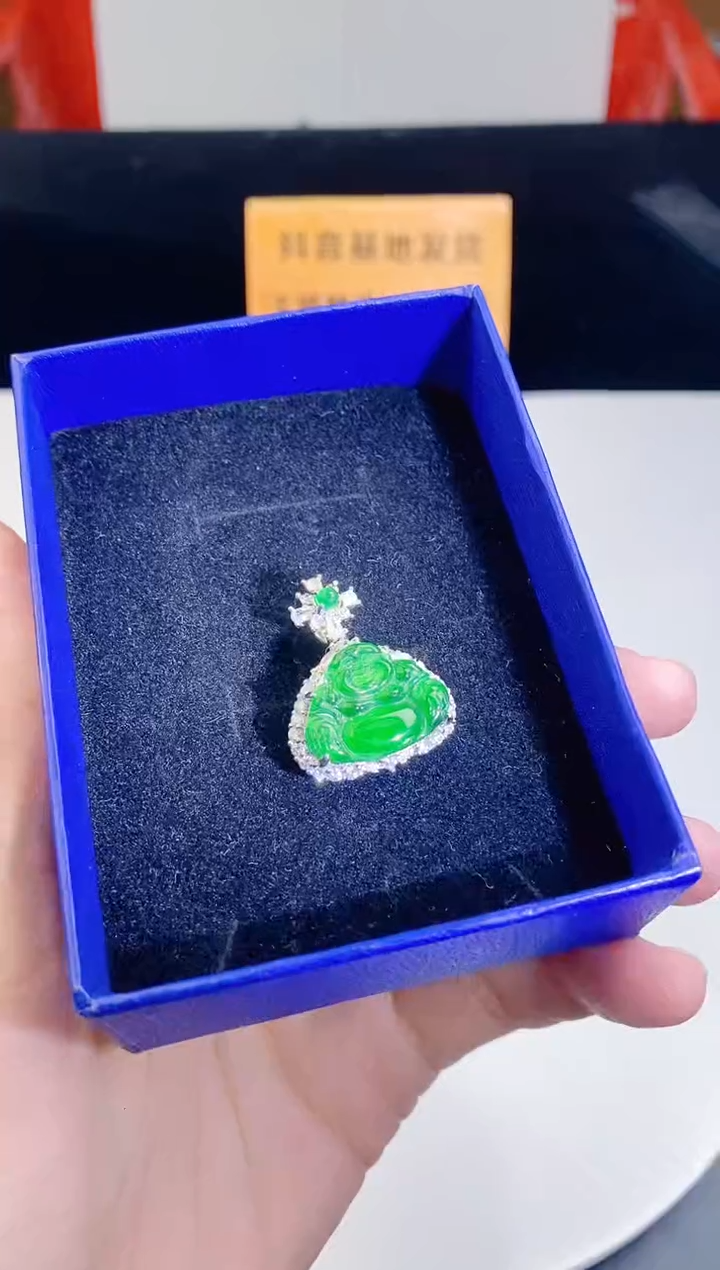 颈饰未镶嵌翡翠`