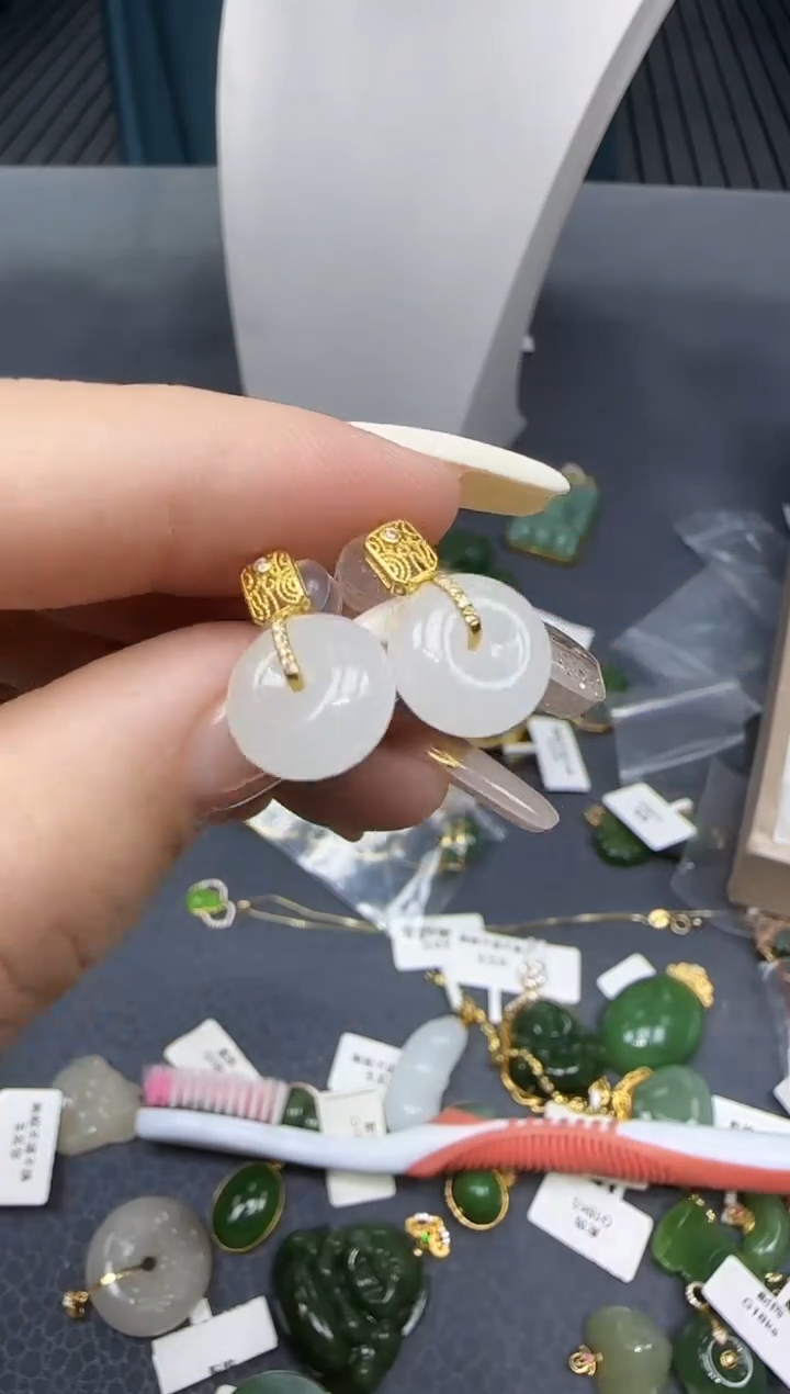 【闪购商品】和田玉耳饰18K金镶嵌1