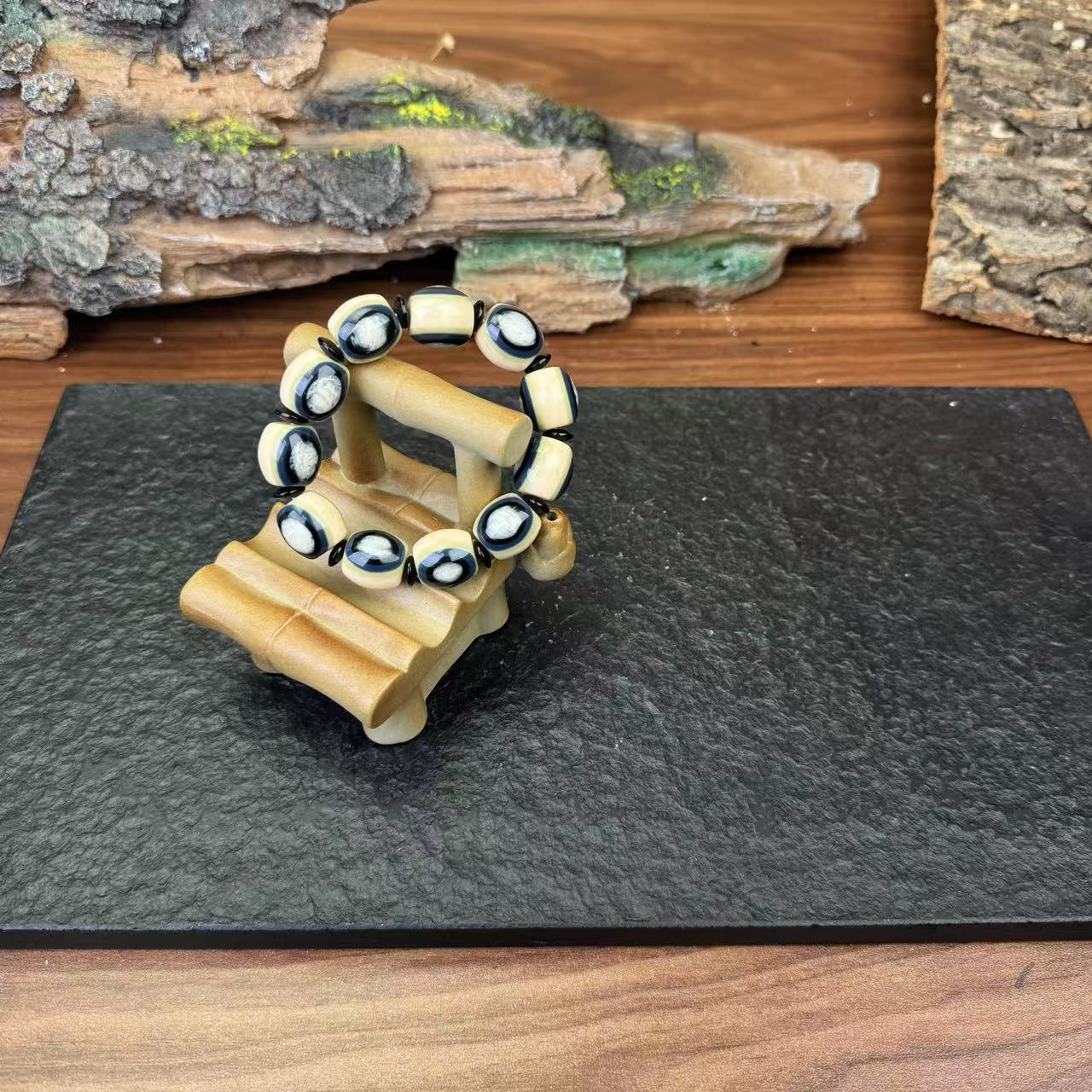 （时光）猛犸牙蓝眼手串SC095