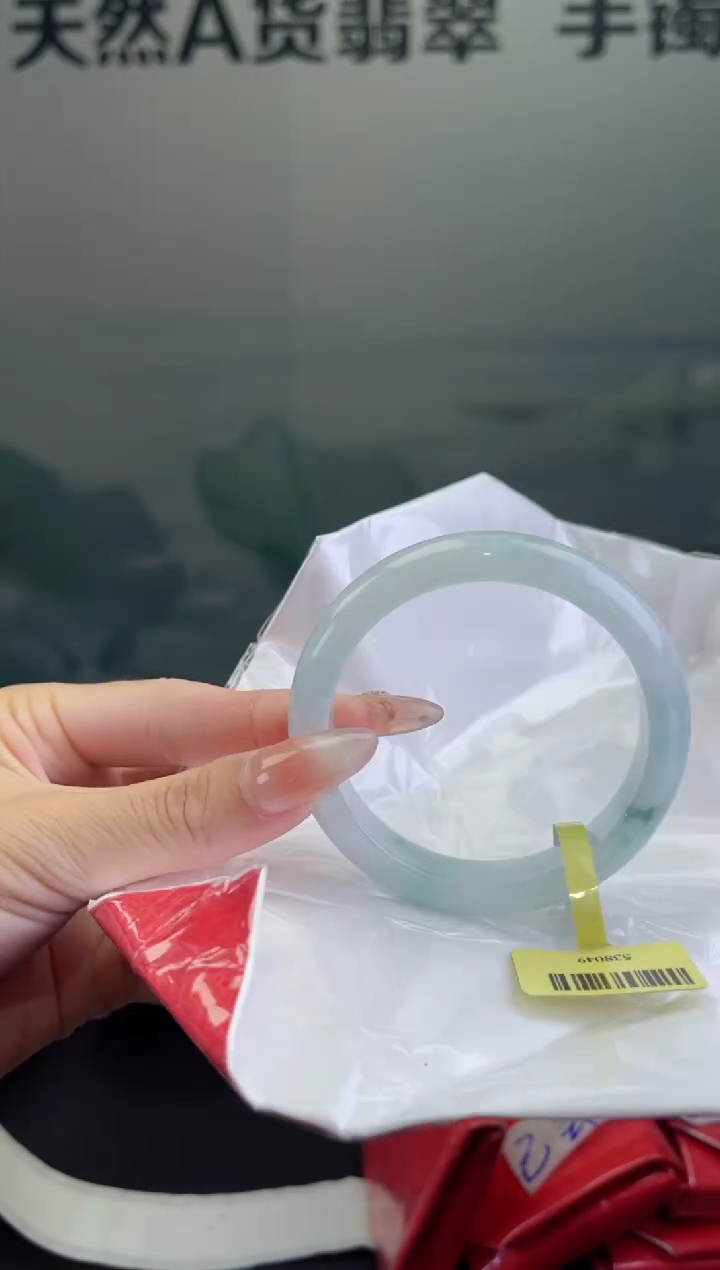 翡翠手镯未镶嵌翡翠手镯