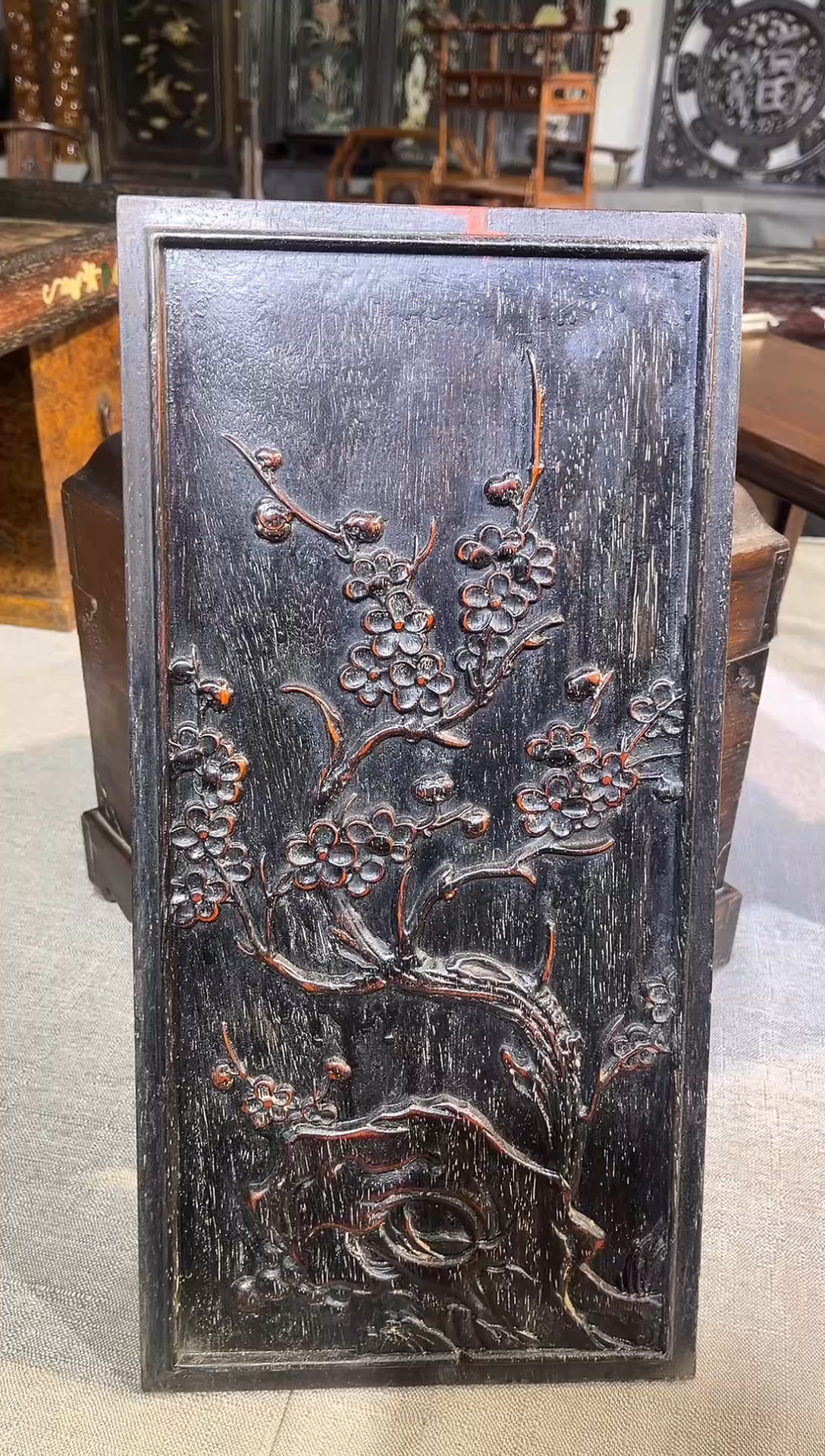 木紫檀雕刻梅花竖板